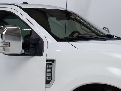 Used 2018 Ford F250 XLT AWD/4WD image 11
