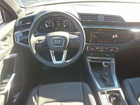 New 2025 Audi Q3 2.0T Premium image 9