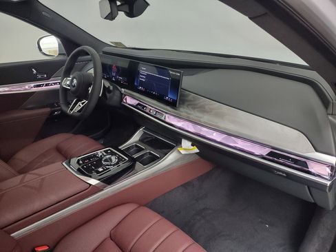 New 2026 BMW 740i w/ Premium Package image 27