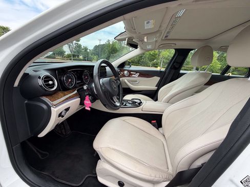 Used 2018 Mercedes-Benz E 300 4MATIC image 9