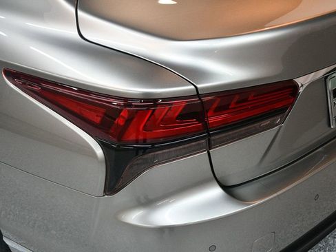 Used 2023 Lexus LS 500 w/ Accessory Package (Z2) image 14