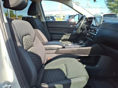 Used 2022 Nissan Pathfinder SV image 5