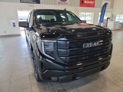 Used 2023 GMC Sierra 1500 Elevation w/ LPO, Elevation Black Package AWD/4WD image 4