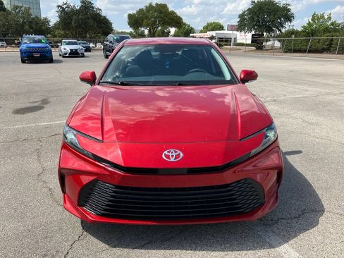 Used 2025 Toyota Camry LE FWD image 6