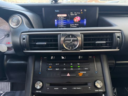 Used 2018 Lexus IS 300 image 39