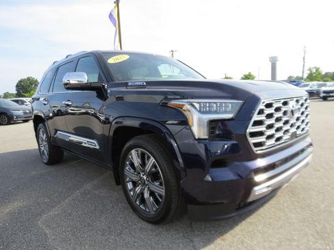 Used 2025 Toyota Sequoia Capstone AWD/4WD image 28