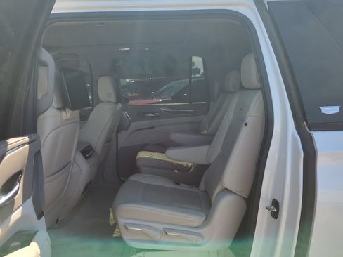 Used 2024 Cadillac Escalade ESV Sport Platinum w/ LPO, ONYX Package AWD/4WD image 9