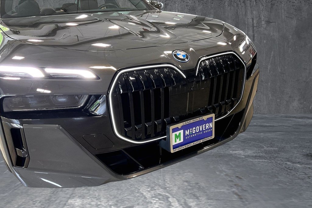 Used 2026 BMW 750e xDrive AWD/4WD image 34