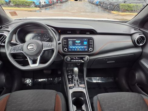 Used 2024 Nissan Kicks SR FWD image 3