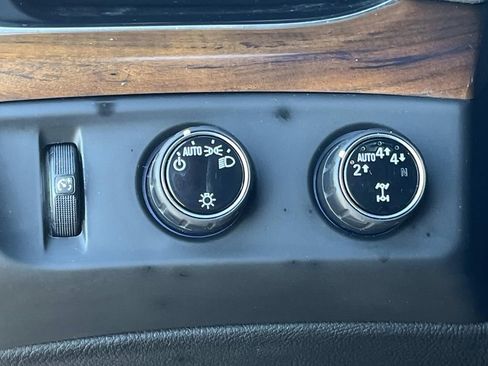 Used 2017 Cadillac Escalade Luxury image 31