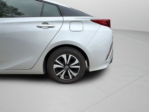 Used 2018 Toyota Prius Prime Advanced FWD image 30