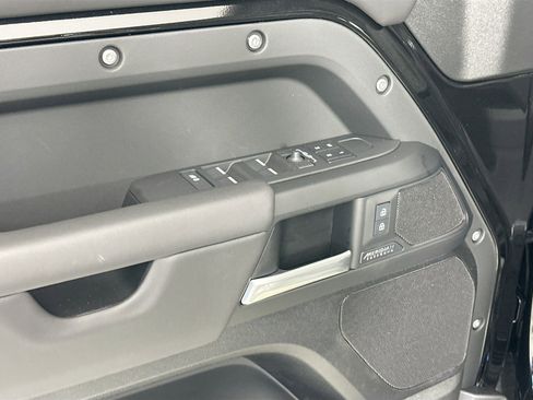 Used 2026 Land Rover Defender 130 X-Dynamic SE image 15