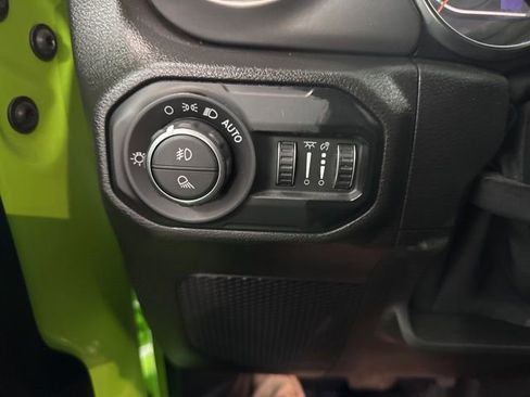 Used 2021 Jeep Gladiator Willys image 37