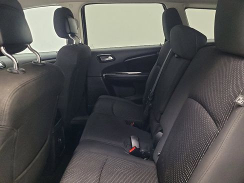 Used 2019 Dodge Journey SE FWD image 18