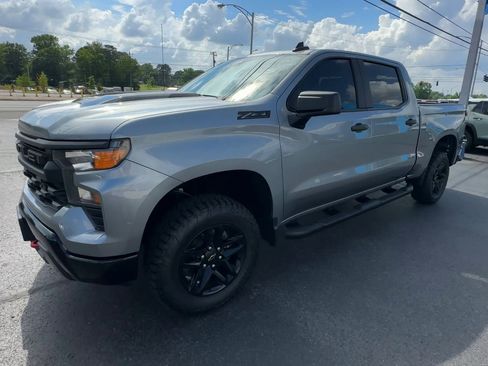 Used 2023 Chevrolet Silverado 1500 Custom Trail Boss w/ LPO, Dark Essentials Package AWD/4WD image 4