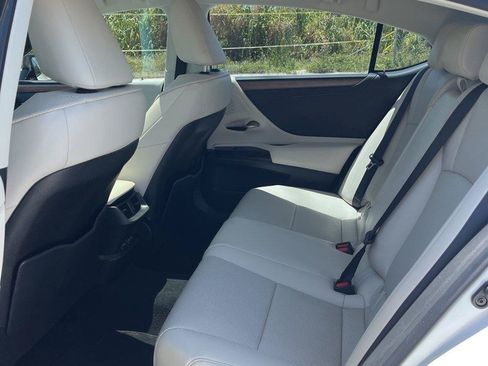 Used 2023 Lexus ES 350 w/ Premium Package FWD image 7