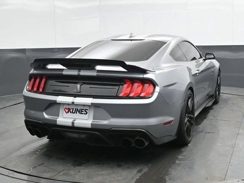Used 2022 Ford Mustang Shelby GT500 w/ Technology Package RWD image 3