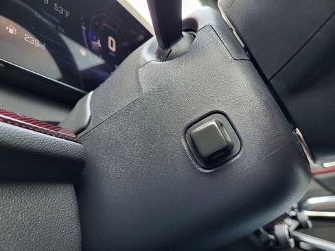 Used 2024 Chevrolet Traverse RS image 40