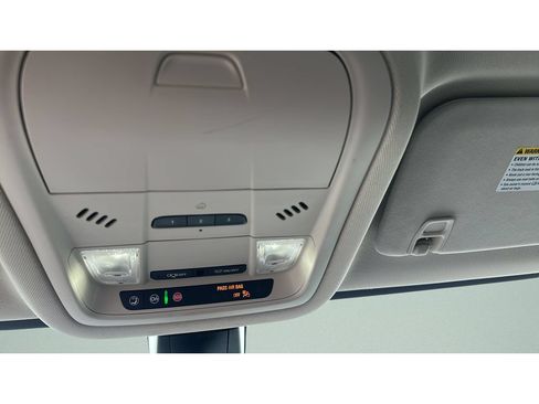 Used 2022 GMC Acadia Denali w/ Denali Technology Package FWD image 27