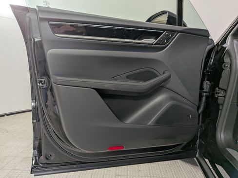 New 2026 Porsche Macan Electric RWD image 13