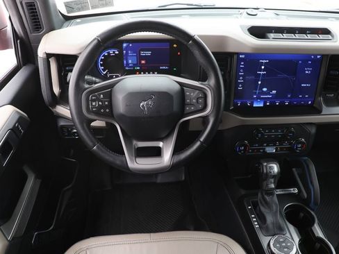 Used 2023 Ford Bronco Wildtrak image 14