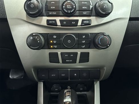 Used 2010 Ford Focus SE image 21