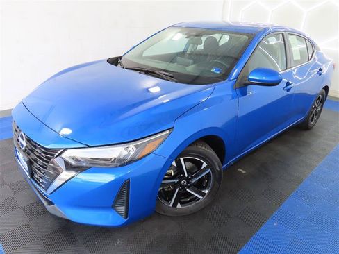 Used 2025 Nissan Sentra SV FWD image 4