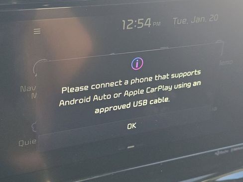 Used 2023 Kia Sorento S w/ Panoramic Sunroof Package image 5