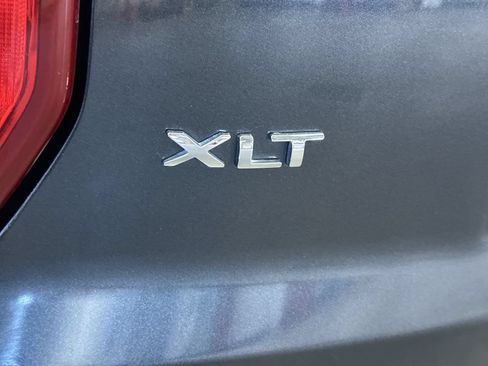 Used 2017 Ford Explorer XLT w/ Equipment Group 201A AWD/4WD image 24