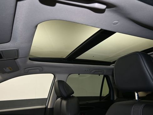 Used 2024 Honda Pilot Touring image 21