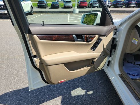 Used 2014 Mercedes-Benz C 300 4MATIC Sedan image 17