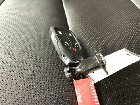 Used 2023 GMC Terrain SLT w/ Infotainment Package II image 32