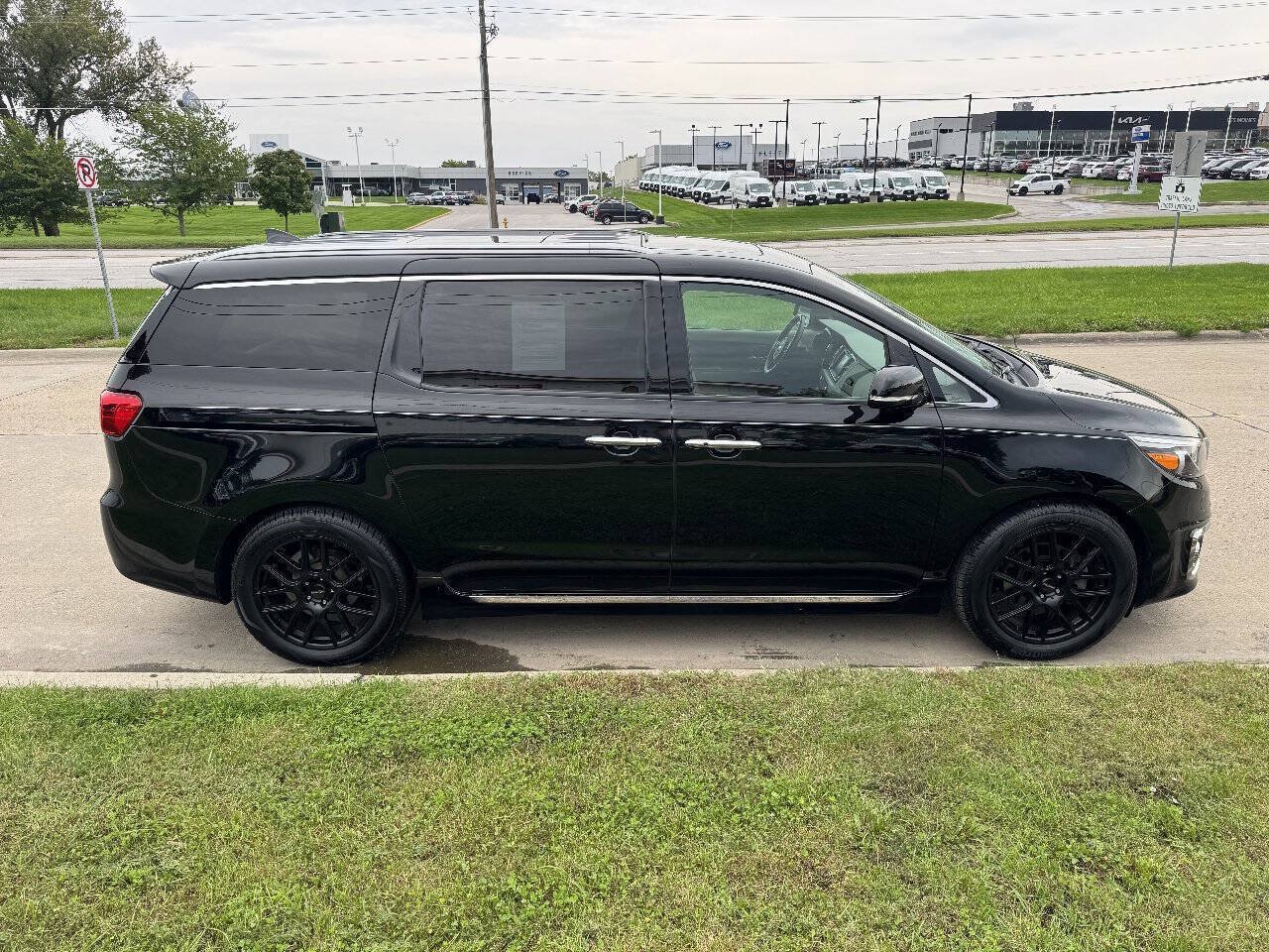 Used 2016 Kia Sedona SX Limited FWD image 6