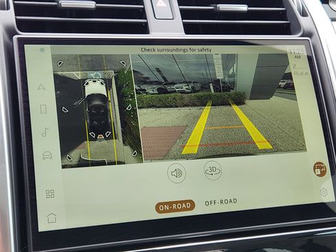 Certified 2024 Land Rover Discovery S image 24