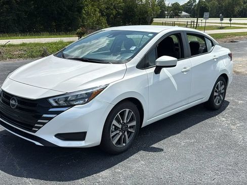 Used 2025 Nissan Versa SV FWD image 3