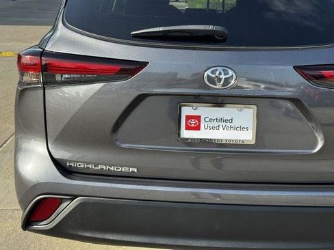 Certified 2025 Toyota Highlander LE FWD image 10