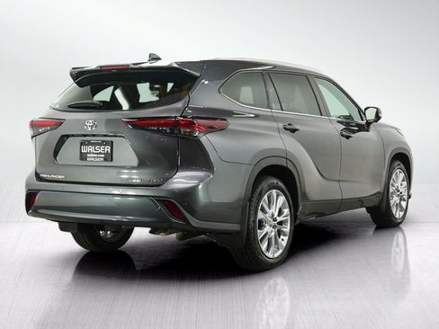 Used 2024 Toyota Highlander Limited AWD/4WD image 5