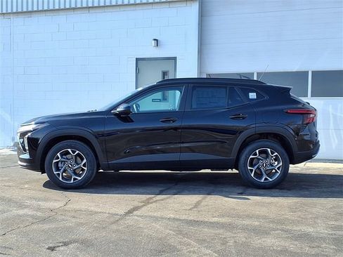 New 2026 Chevrolet Trax LT FWD image 2