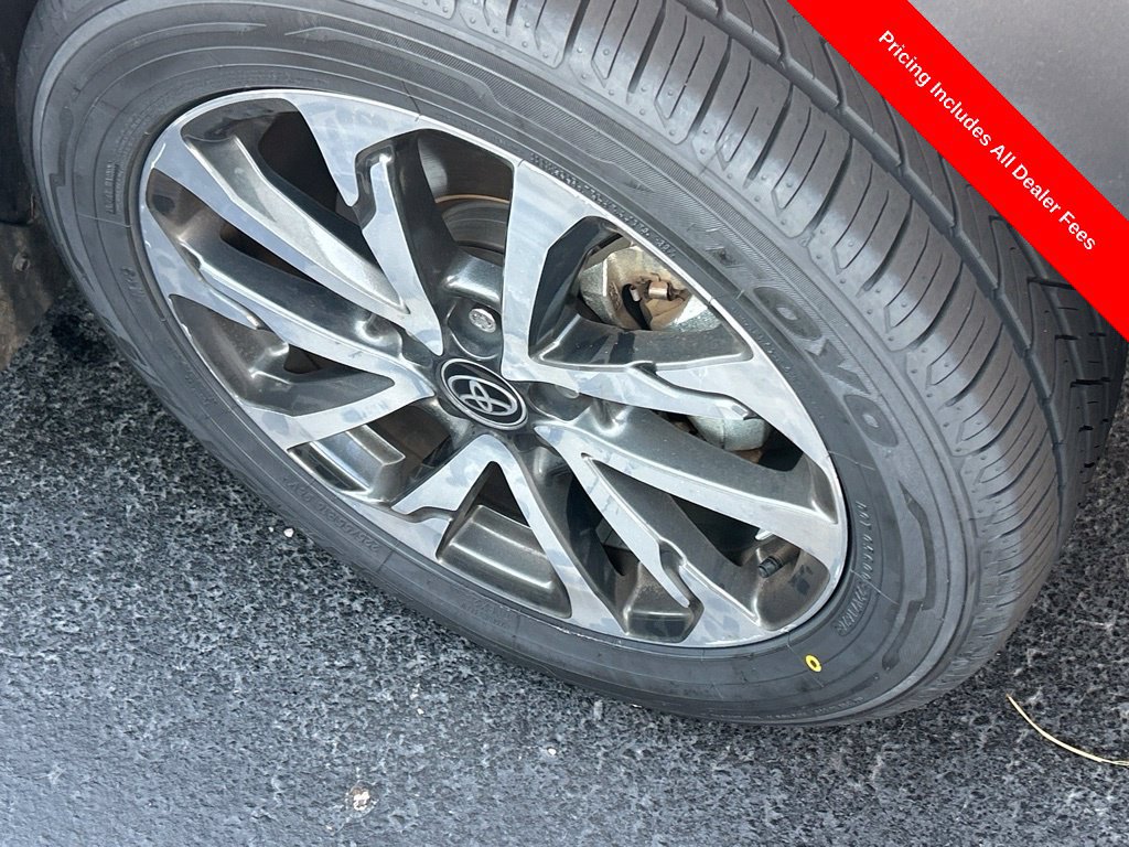 Used 2023 Toyota Corolla Cross XLE w/ Convenience Package FWD image 2