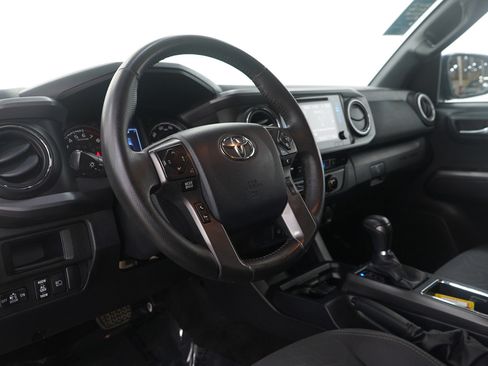 Used 2018 Toyota Tacoma TRD Sport image 25