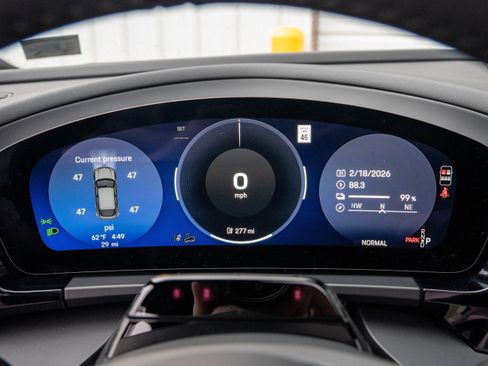 New 2026 Porsche Macan 4 Electric image 17