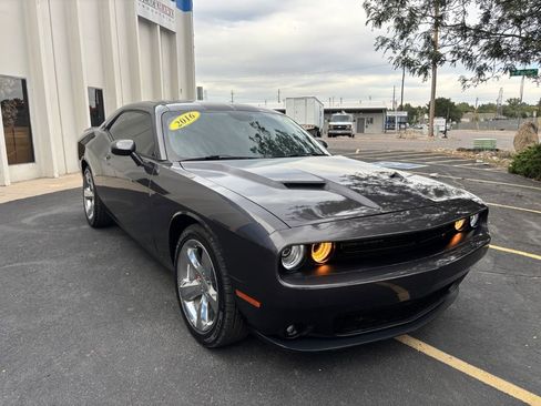 Used 2016 Dodge Challenger R/T Plus image 9
