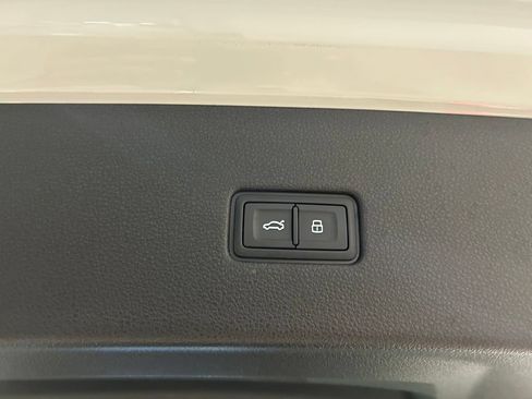 Used 2022 Audi Q8 Premium Plus AWD/4WD image 30