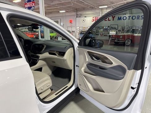 Used 2024 GMC Terrain Denali w/ Denali Premium Package image 40