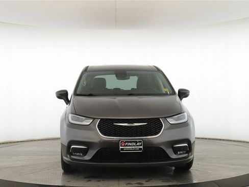 Used 2023 Chrysler Pacifica Touring-L image 12