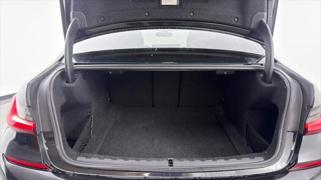 Used 2021 BMW 330i Sedan w/ M Sport Package RWD image 18