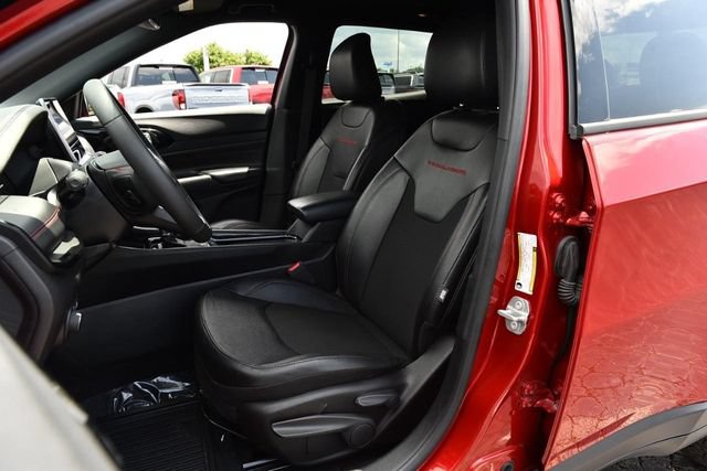 Used 2025 Jeep Compass Trailhawk AWD/4WD image 20