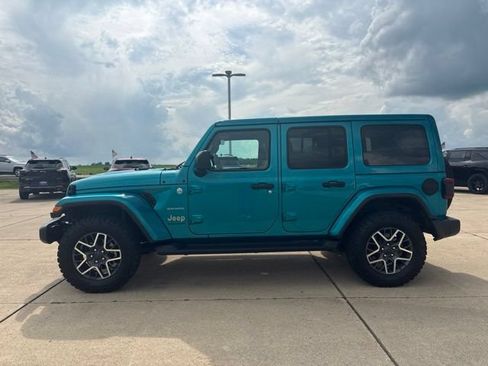 Used 2024 Jeep Wrangler Unlimited Sahara w/ Technology Group AWD/4WD image 5