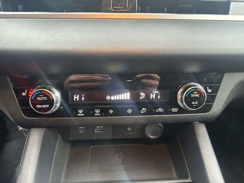 Used 2024 Mitsubishi Outlander SE image 20