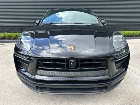 Certified 2023 Porsche Macan image 8